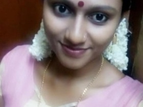 Indian MILF gets naked and teases in HD