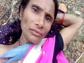 Desi slut's bushy pussy gets pounded outdoors