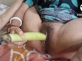 Desi girl plays with toy while masturbating and fucking herself
