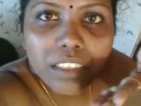 Mallu aunty flaunts her big boobs in bathroom selfie