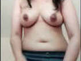 Mallu babe bares it all in front of the camera