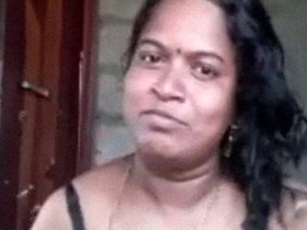 Indian girl's nude chat video call in Hindi