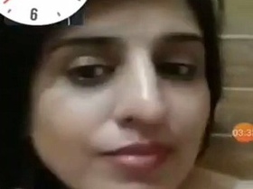 Desi pussy gets fingered in solo video