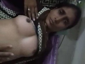 Desi wife fingering her pussy on sex tube