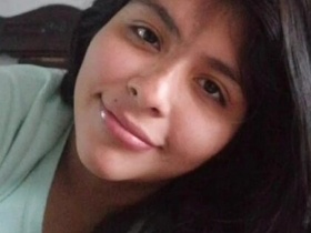 Ex-girlfriend gets down on her knees for a blowjob