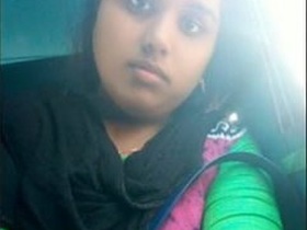 Big boobed teen girl sends MMS of her naked body